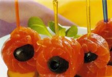 Канапе с семгой и манго