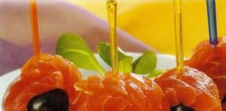 Канапе с семгой и манго