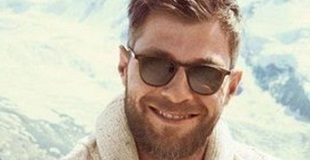 Мужской кардиган спицами