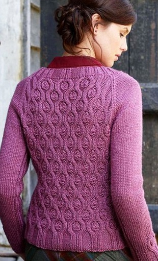 Пуловер с красивым узором