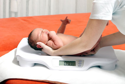 Рост и вес ребенка в 3 месяца: нормы для грудничков на грудном и искусственном вскармливании